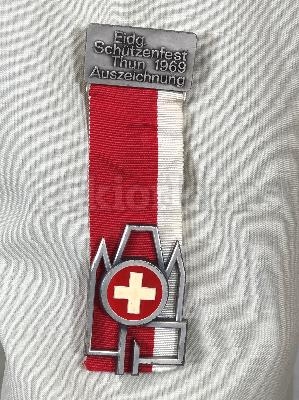 Médaille Insigne Suisse Huguenin Le Locle 1969