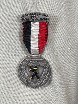 Médaille Insigne Suisse Huguenin Le Locle 1958